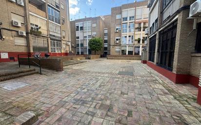 Exterior view of Flat for sale in Castilleja de la Cuesta  with Air Conditioner, Terrace and Balcony