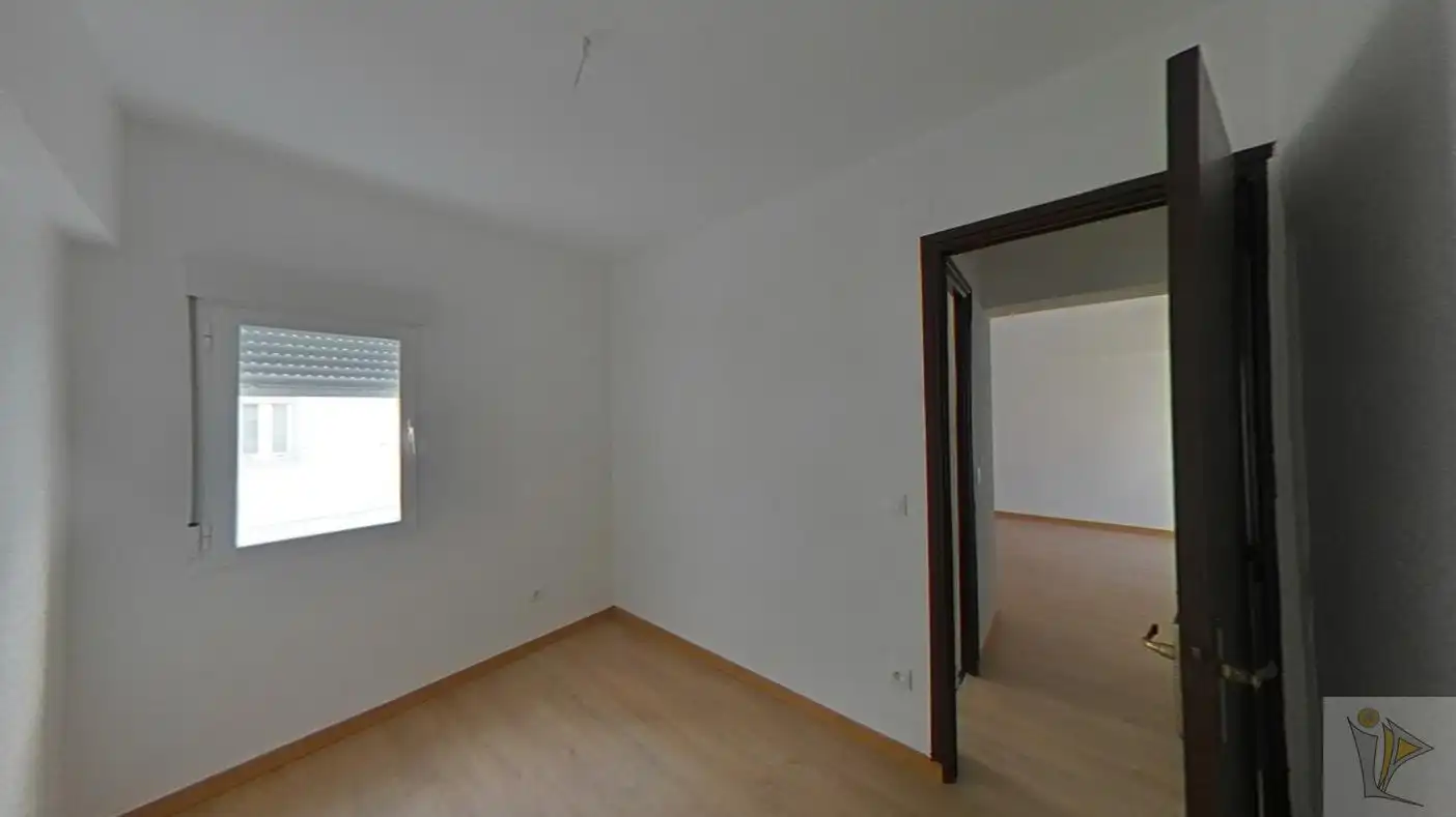 Piso en venta en CL LA BAÑEZA , Sudeste Industrial