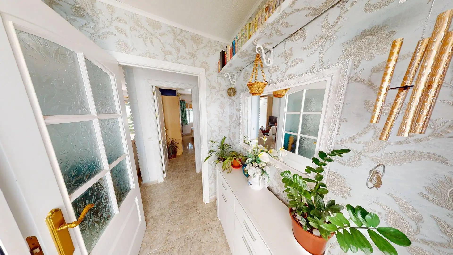 Wohnung zum Verkauf in Benalmádena mit Klimaanlage, Privatgarten und Terrasse
