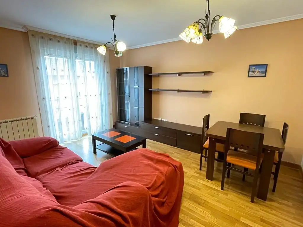Sala de estar de Apartamento en venta en Ponferrada con Calefacción, Parquet y Trastero