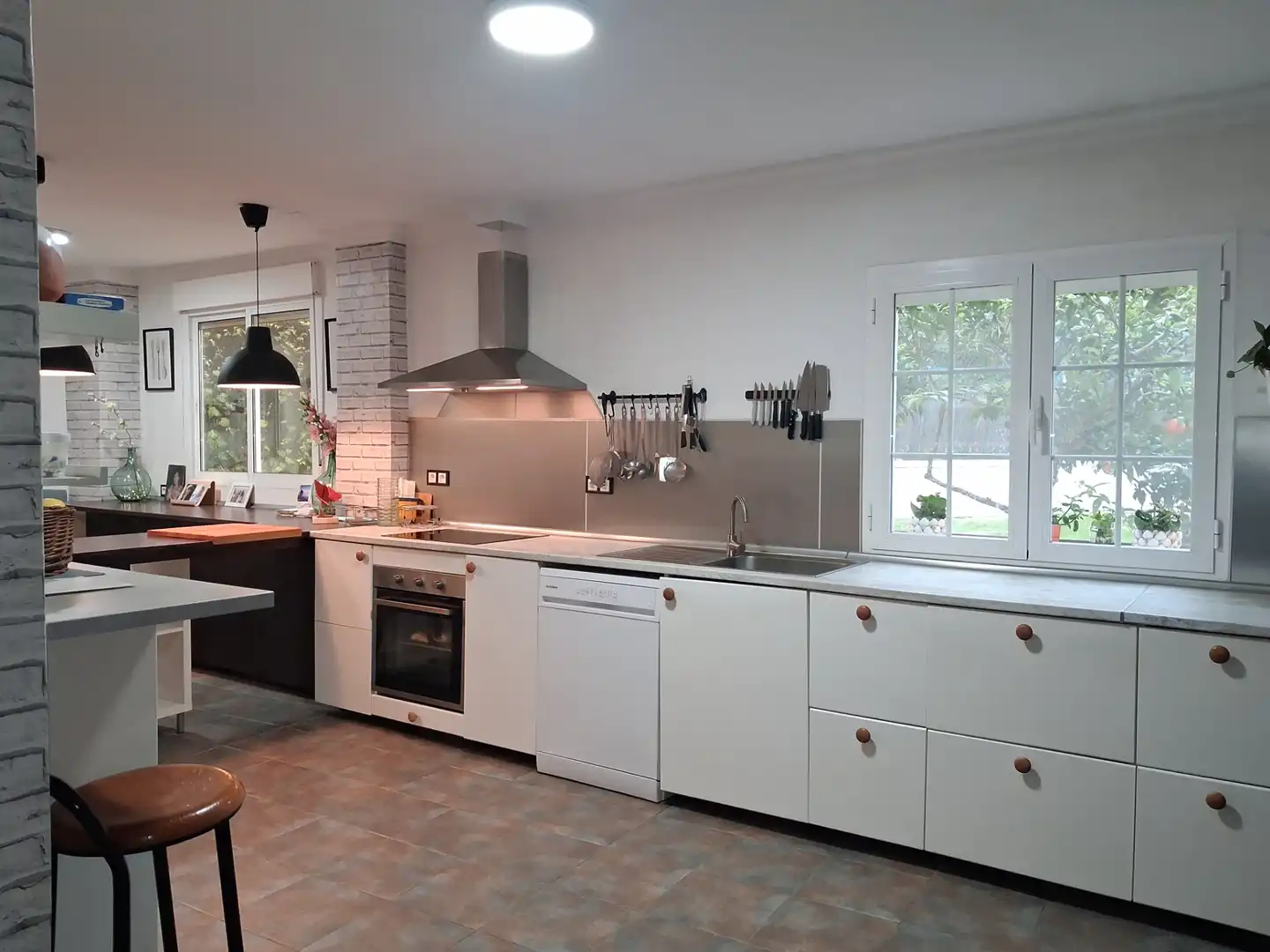 Cocina de Casa o chalet en venta en Castilleja de la Cuesta con Aire acondicionado, Calefacción y Jardín privado