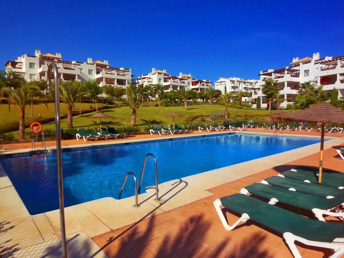 Apartamento con piscina en alquiler en Selwo, imagen 35