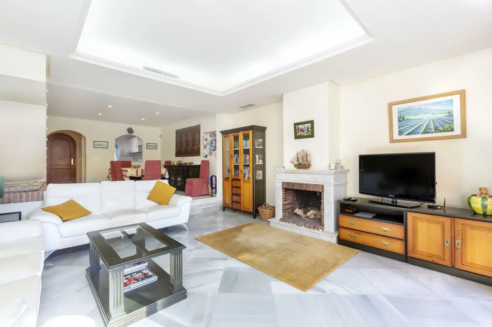 Sala d'estar de Casa adosada en venda en Marbella amb Terrassa, Traster i Moblat