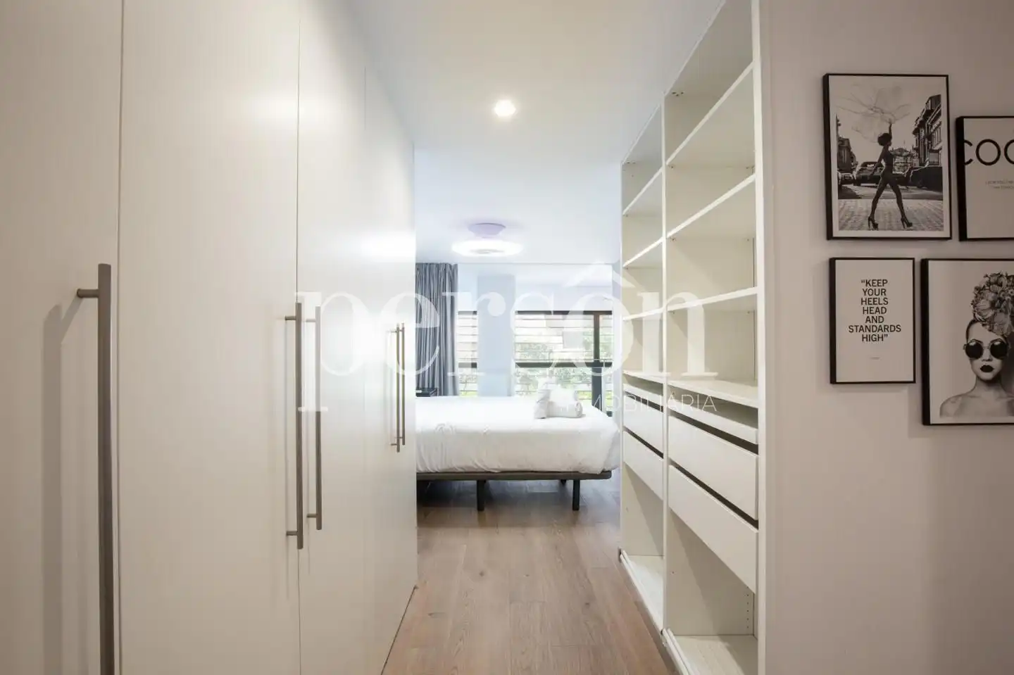 Schlafzimmer von Erdgeschoss zur Miete in Valencia mit Klimaanlage, Terrasse und Schwimmbad