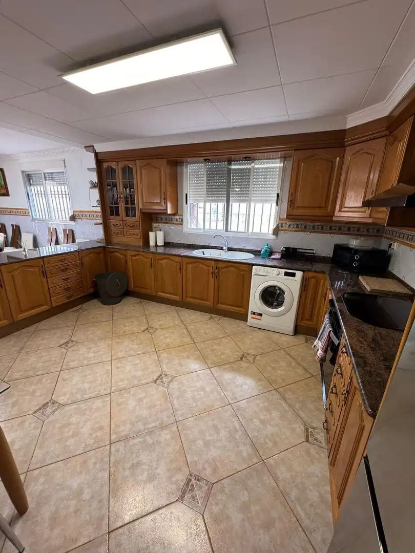 Cuina de Casa o xalet en venda en La Pobla de Vallbona amb Aire condicionat, Jardí privat i Terrassa