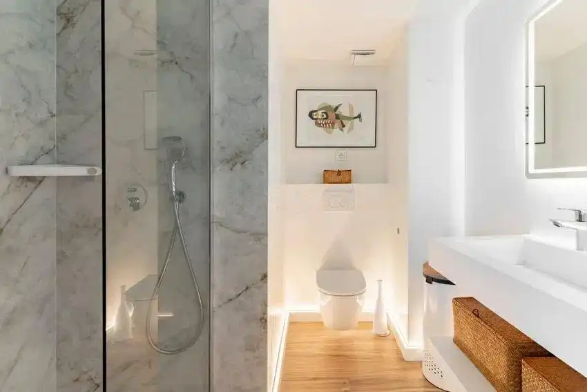 Baño de Piso en venta en Marbella con Aire acondicionado, Calefacción y Jardín privado