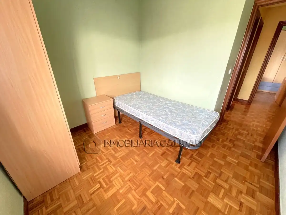 Bedroom of Flat for rent in Burgos  with Heating and Furnished