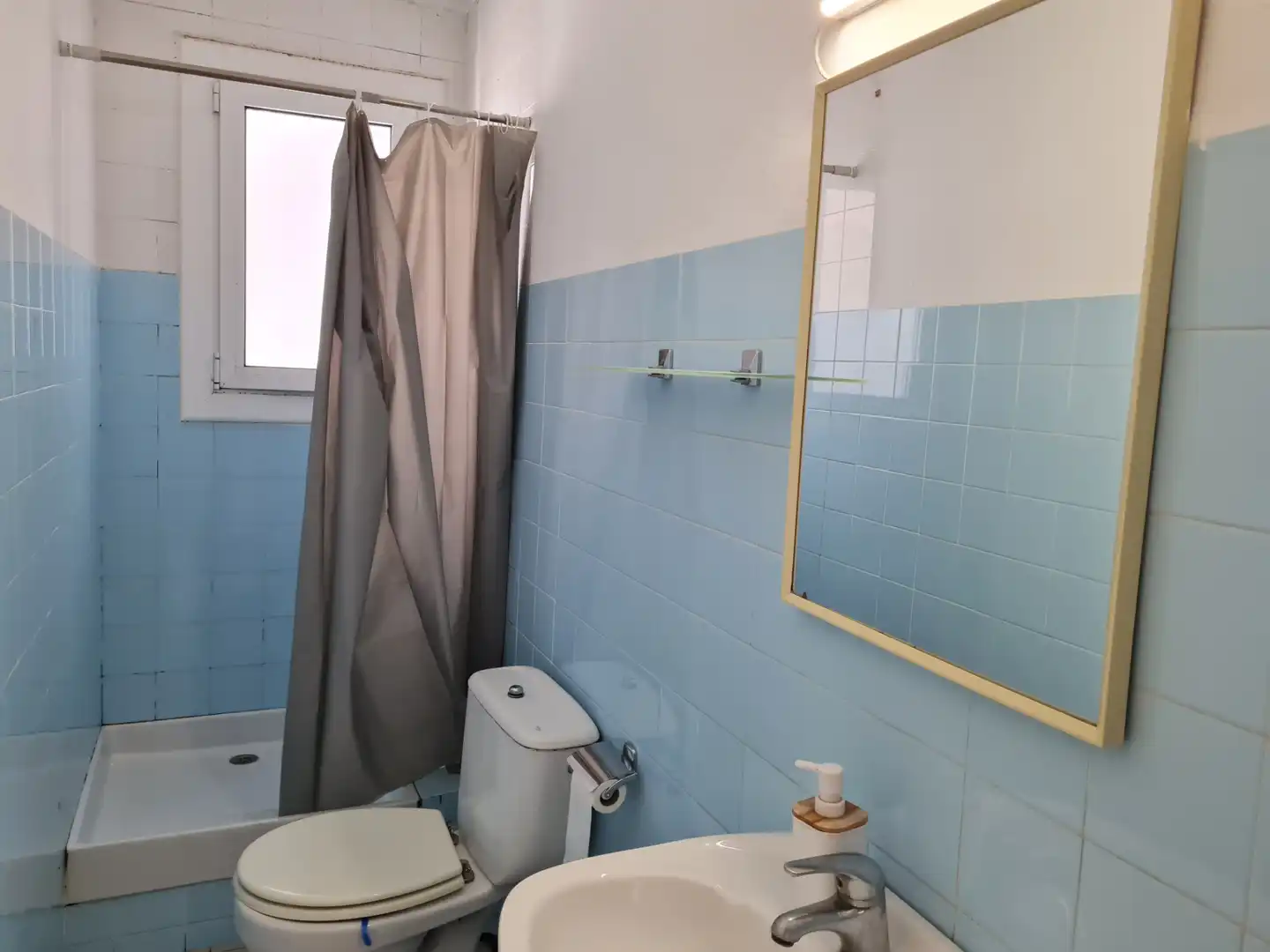 Bany de Pis de lloguer en Girona amb Aire condicionat, Calefacció i Parquet