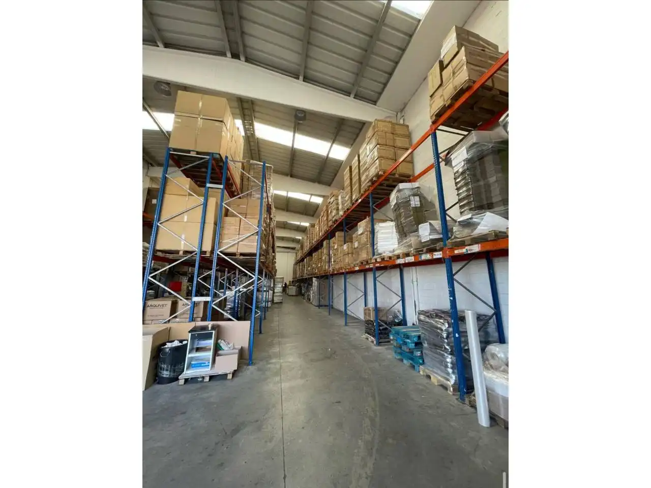 Nau industrial de lloguer a Canovelles