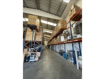 Nau industrial de lloguer a Canovelles