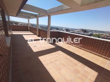 Penthouse with pool to rent in Calle Rosa Montero