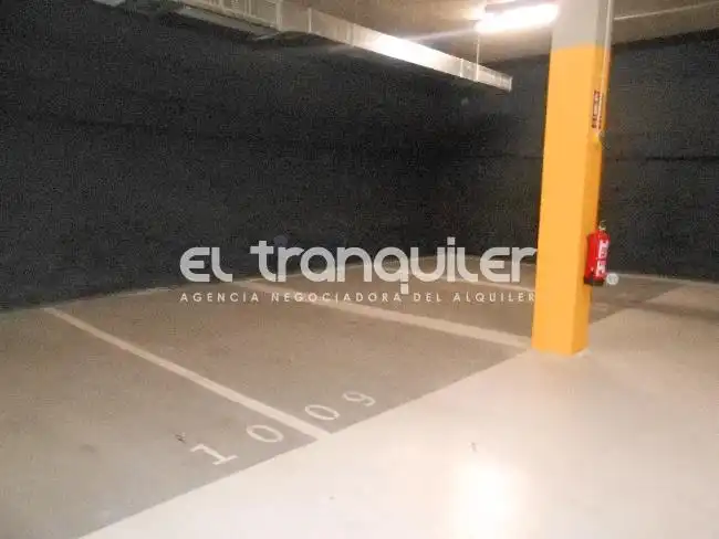 Aparcament de Pis de lloguer en Madrid amb Aire condicionat, Terrassa i Piscina