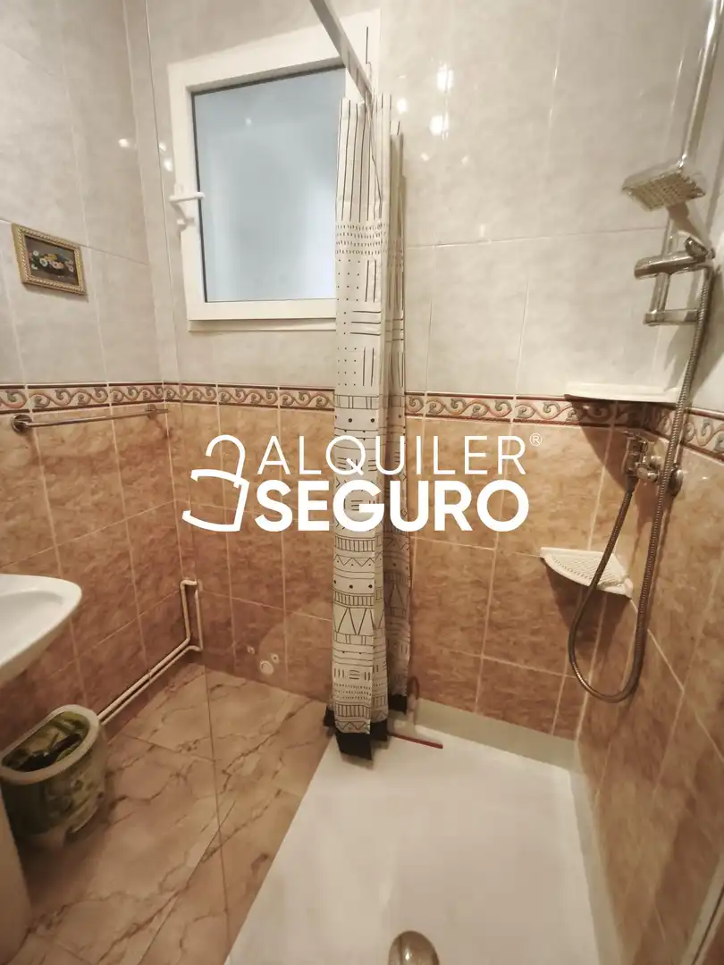 Baño de Piso de alquiler en Zaragoza con Aire acondicionado, Calefacción y Terraza