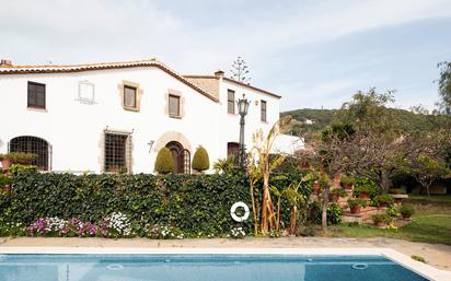 Vista exterior de Casa o xalet en venda en Cabrera de Mar amb Terrassa i Piscina