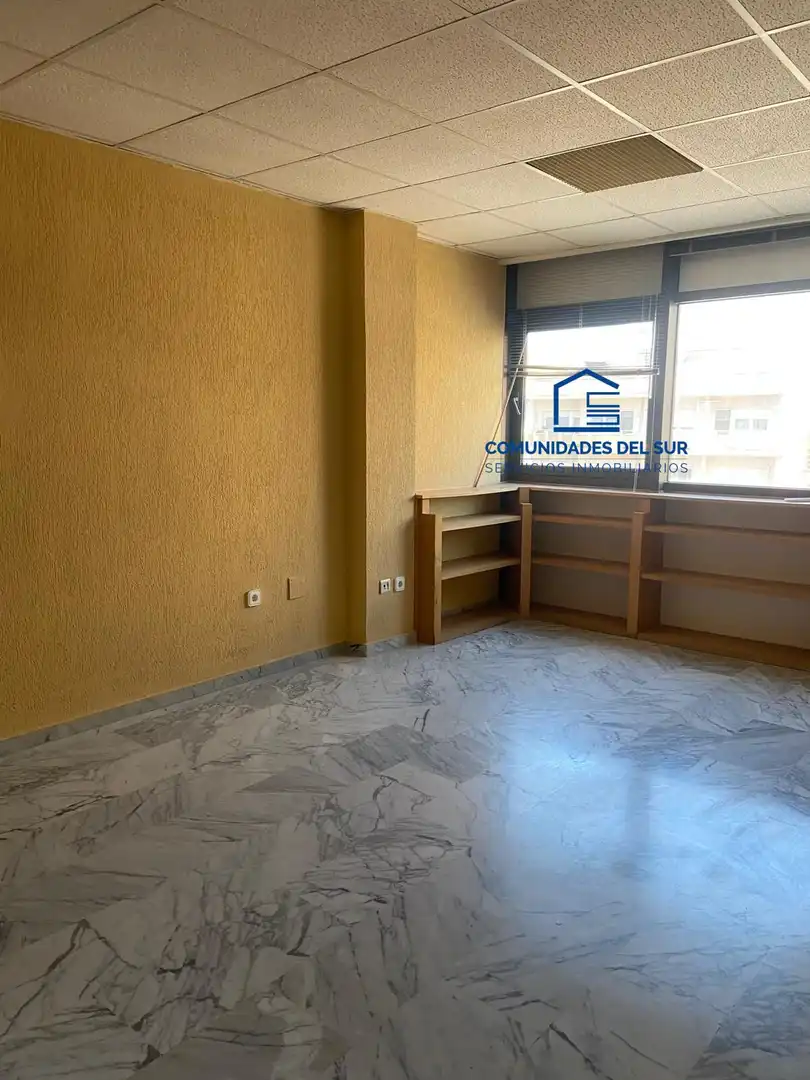 Außenansicht von Büro zur Miete in Cádiz