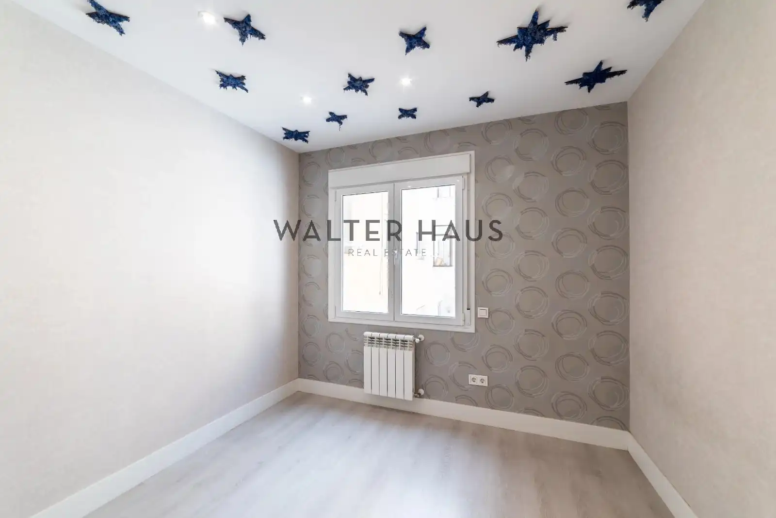Habitación de Dúplex en venta en Madrid con Calefacción, Horno y Lavadora