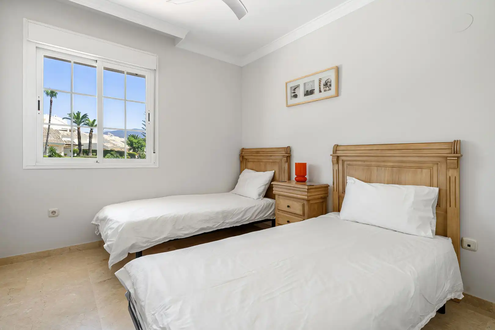Habitación de Casa adosada en venta en Marbella con Aire acondicionado, Terraza y Piscina