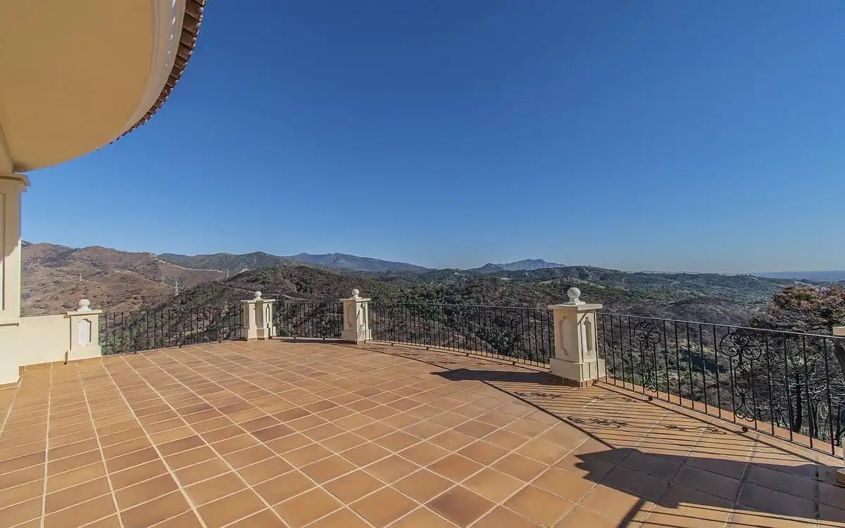 House with pool for sale in Estepona Pueblo, imagen 2