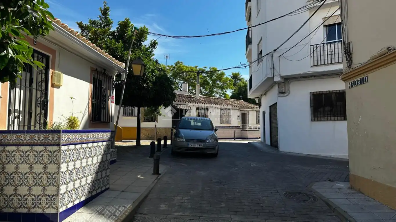 Außenansicht von Einfamilien-Reihenhaus zum Verkauf in Marbella mit Terrasse und Möbliert