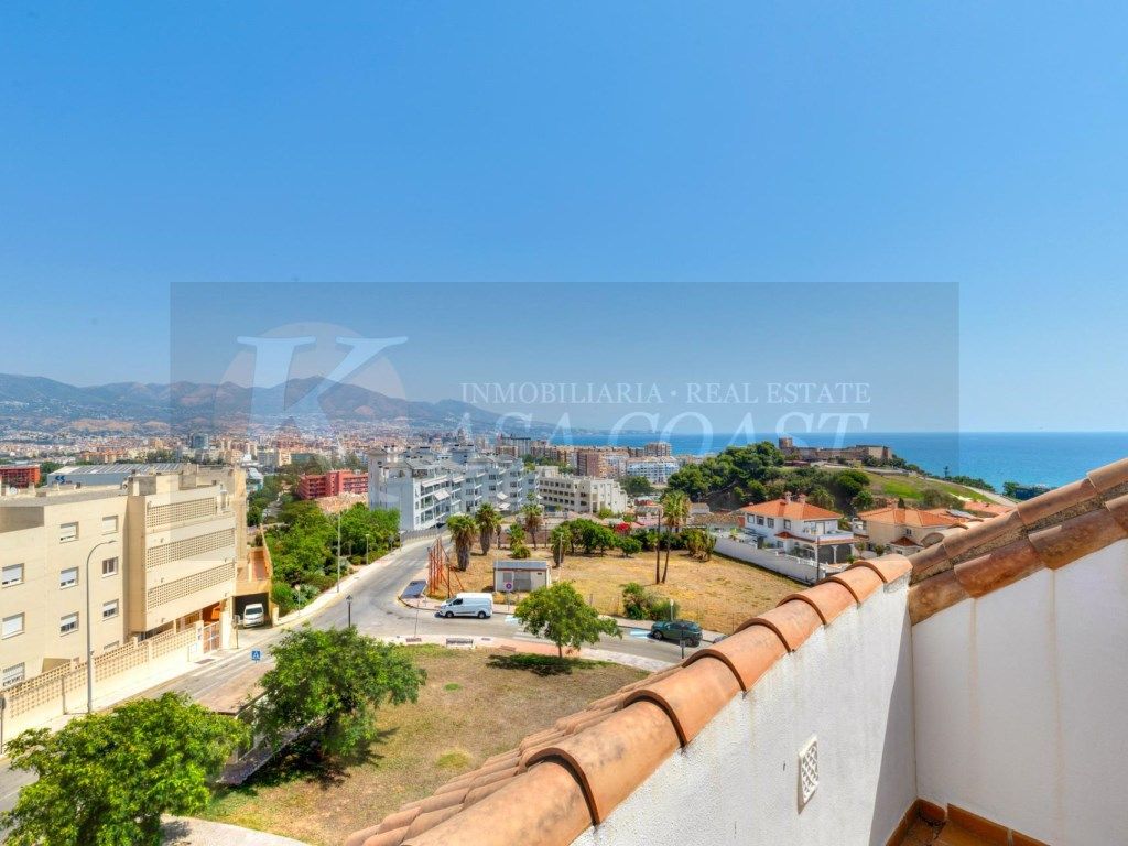 Exterior view of Attic for sale in Fuengirola  with Air Conditioner, Private garden and Terrace