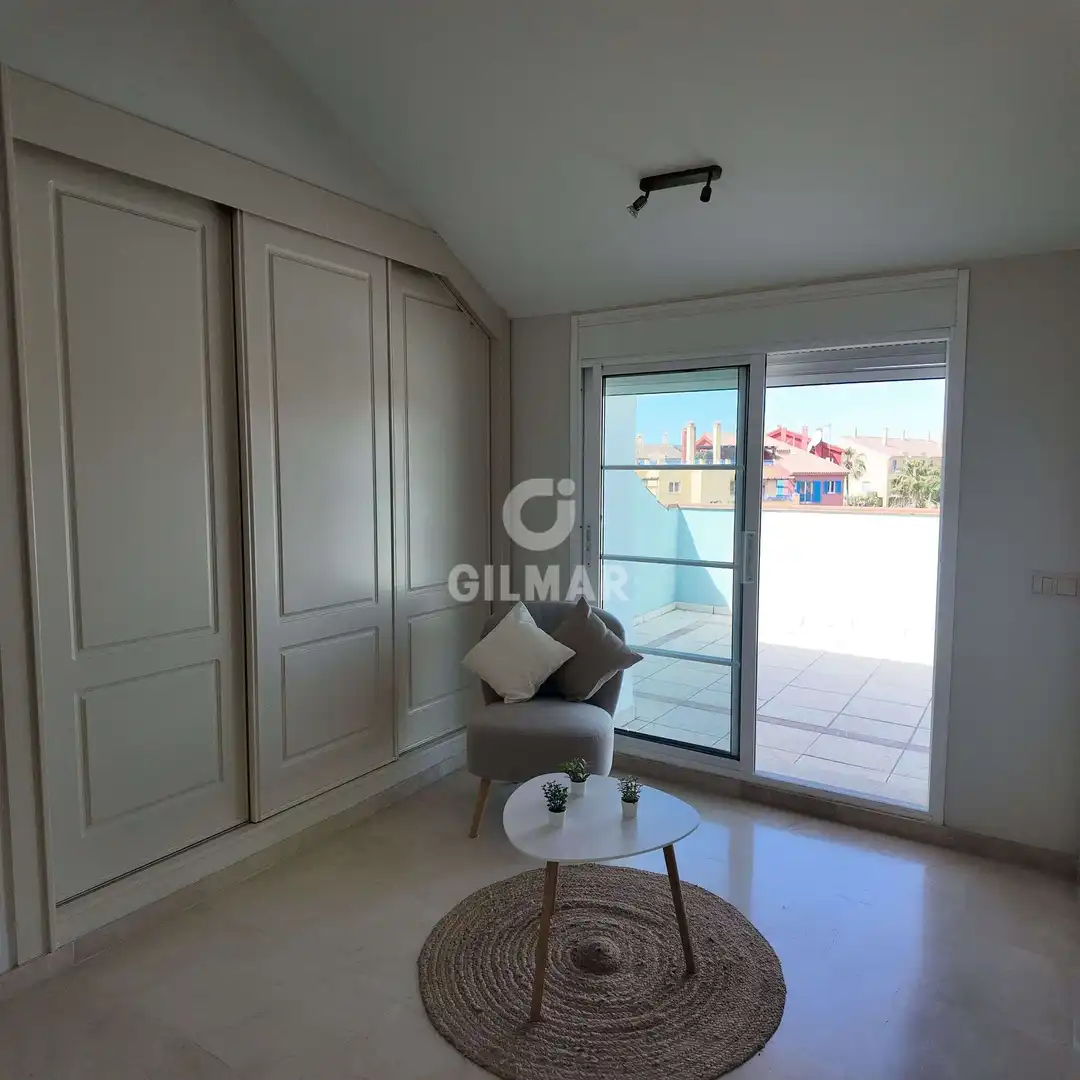 Habitación de Dúplex en venta en Sotogrande con Calefacción, Trastero y Piscina