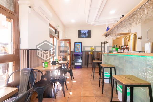 Local comercial en Venta en Calle Pinos Alta, 3 en Valdeacederas