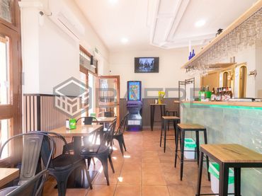Local comercial en venda a Calle Pinos Alta 3