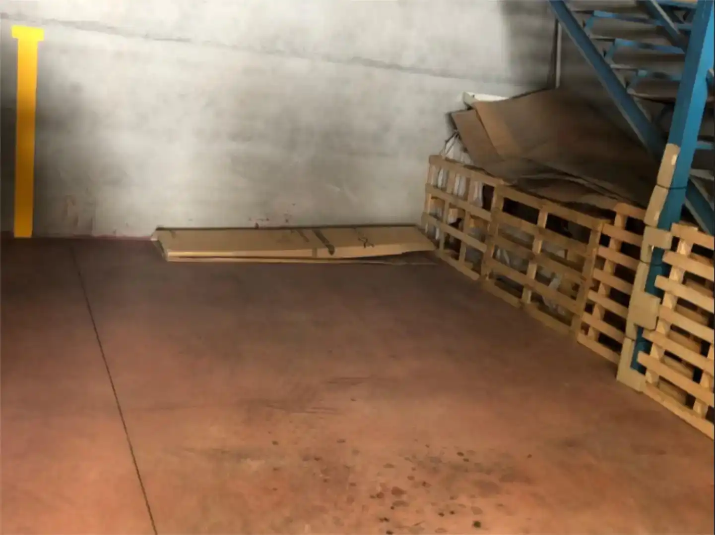 Garage for sale in Urda