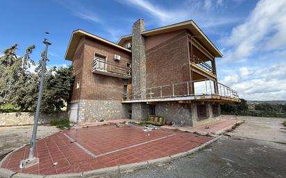 Außenansicht von Haus oder Chalet zum verkauf in Colmenar del Arroyo mit Heizung, Privatgarten und Terrasse