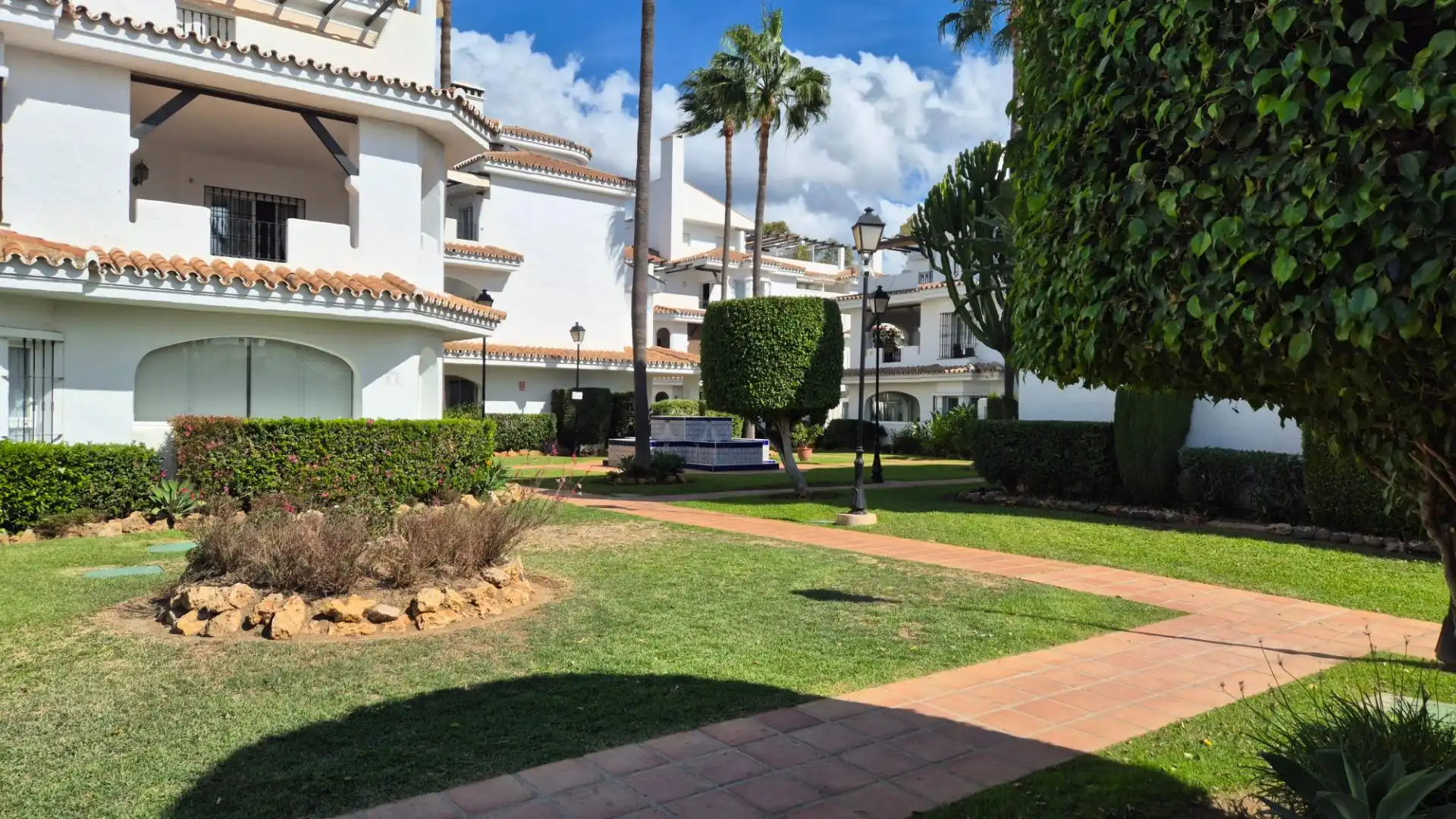 Apartamento con piscina en venta en Calle ALMOGIA-NARANJOS MARBELLA 3, imagen 60