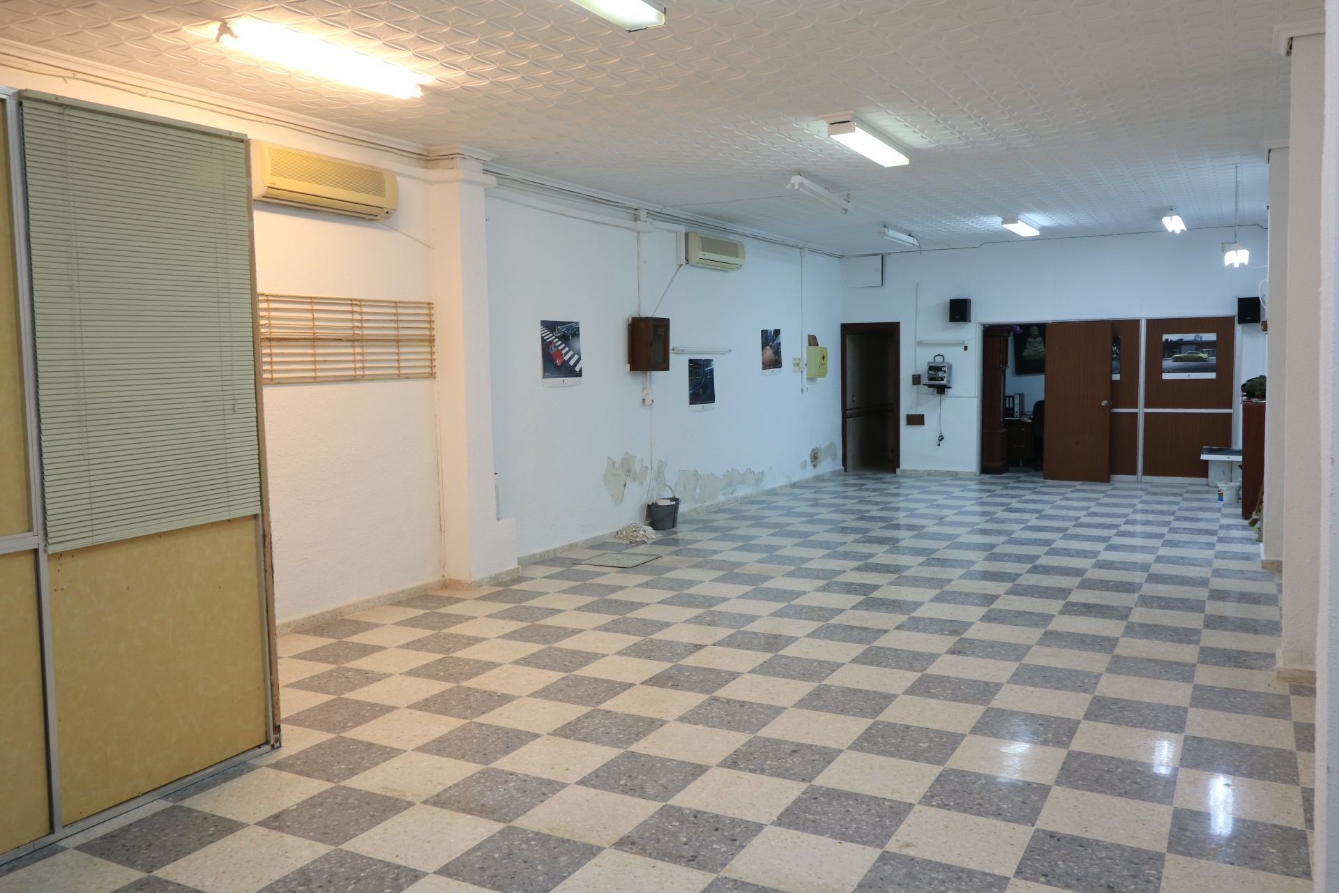 Premises for sale in  Sevilla Capital  with Air Conditioner
