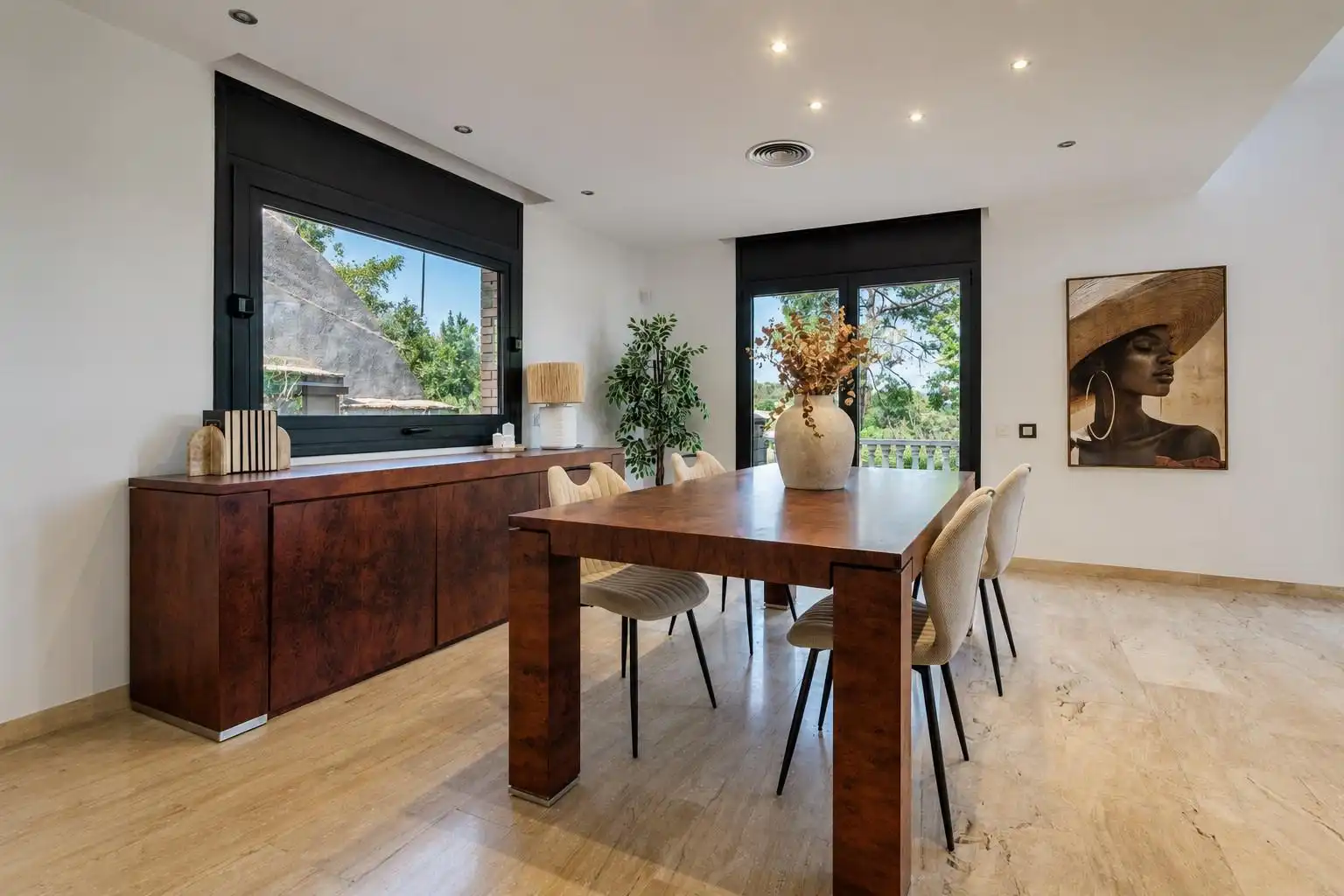 Comedor de Casa o chalet en venta en Cerdanyola del Vallès con Aire acondicionado, Calefacción y Jardín privado