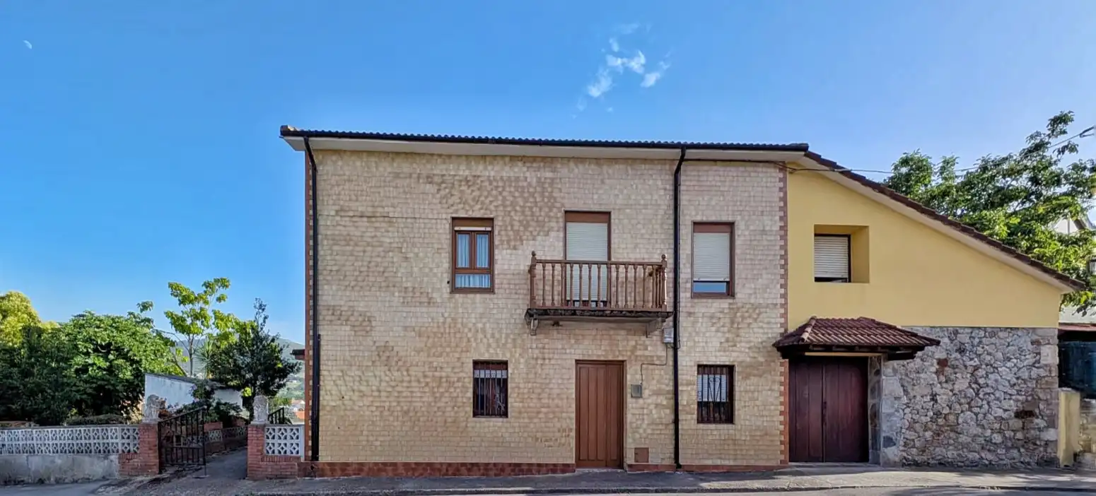 Vista exterior de Casa o chalet en venta en El Astillero   con Calefacción, Terraza y Balcón