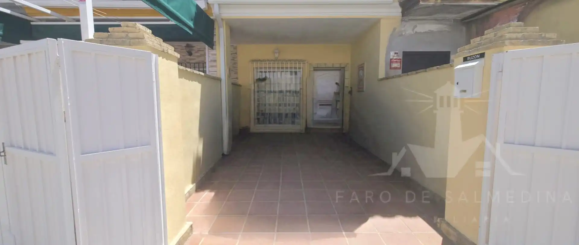 Vista exterior de Casa adosada en venta en Chipiona con Terraza