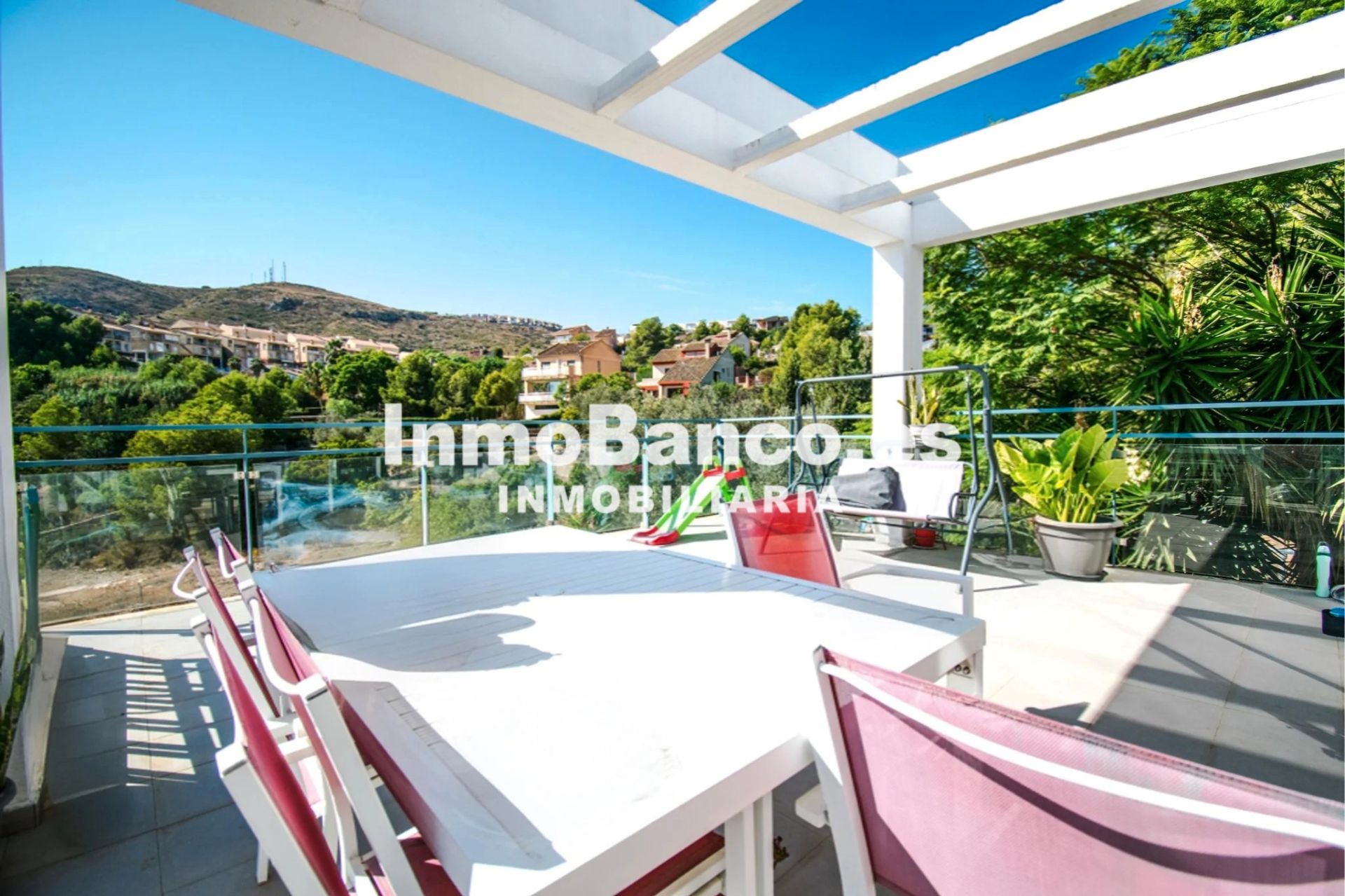 Vista exterior de Casa o xalet en venda en Chiva amb Aire condicionat, Jardí privat i Terrassa