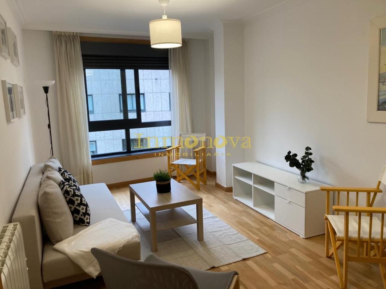 Sala d'estar de Apartament de lloguer en Vigo  amb Calefacció, Traster i Moblat