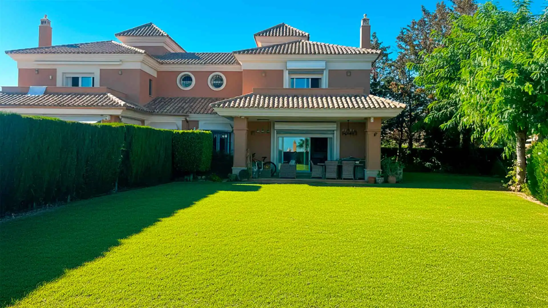 Jardí de Casa adosada en venda en Marbella amb Aire condicionat, Jardí privat i Terrassa