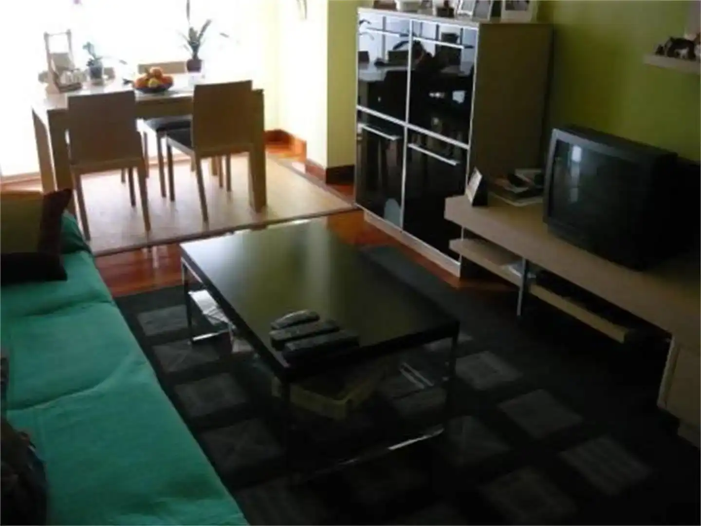 Sala d'estar de Pis per a compartir en Derio amb Parquet, Moblat i Forn