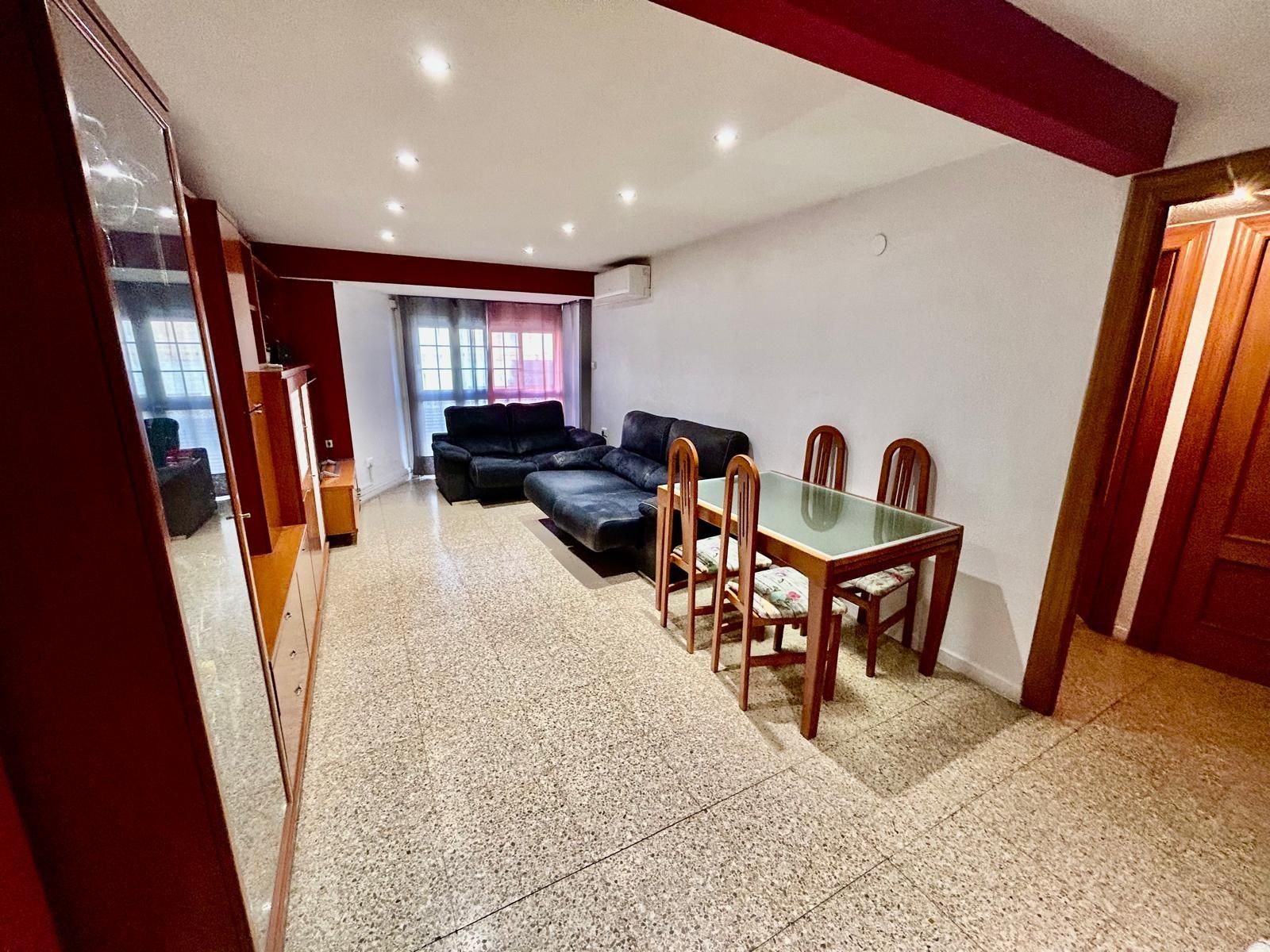 Living room of Flat for sale in  Valencia Capital  with Air Conditioner and Balcony