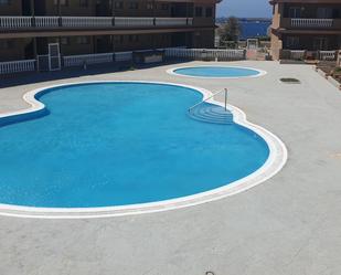 Piscina de Apartament de lloguer en Arico amb Balcó