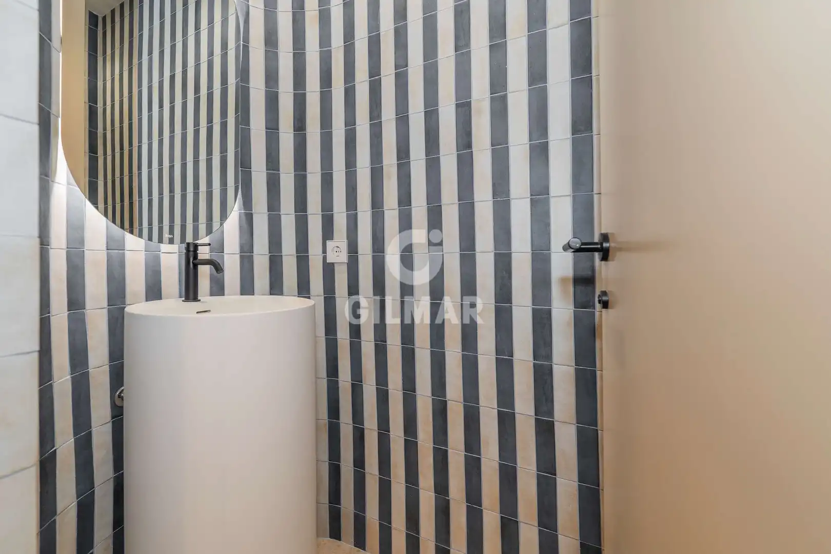 Baño de Piso en venta en Madrid con Calefacción y Trastero