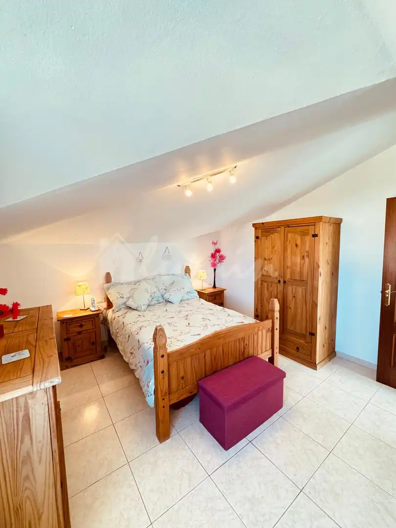 Schlafzimmer von Dachboden zum Verkauf in Arona