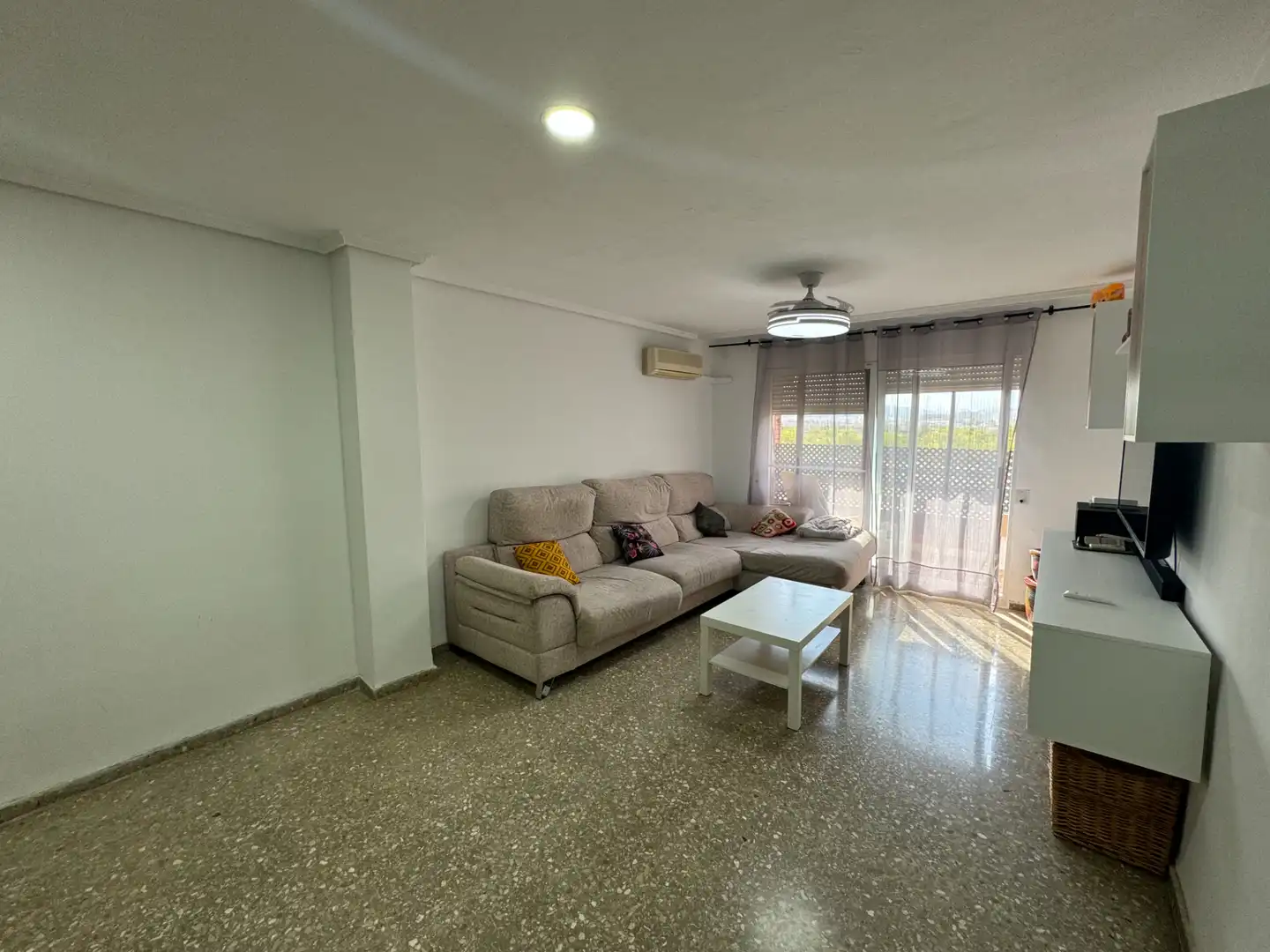 Sala d'estar de Pis en venda en Sagunto / Sagunt amb Aire condicionat, Calefacció i Moblat
