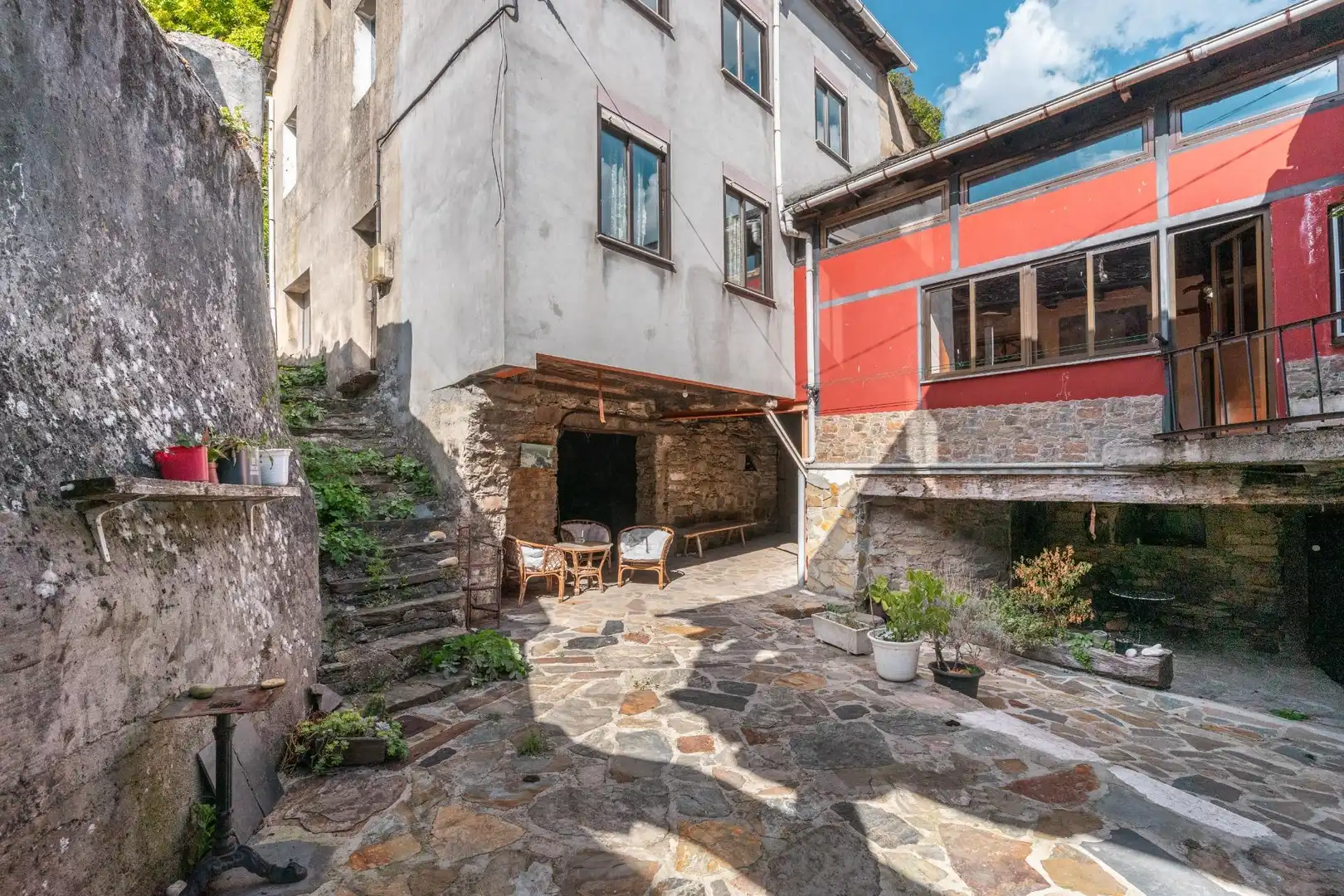 Vista exterior de Casa o xalet en venda en Cangas del Narcea amb Calefacció, Jardí privat i Terrassa