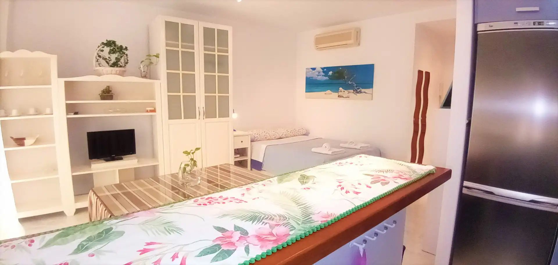 Schlafzimmer von Wohnung zum Verkauf in Camas mit Klimaanlage, Möbliert und Waschmaschine