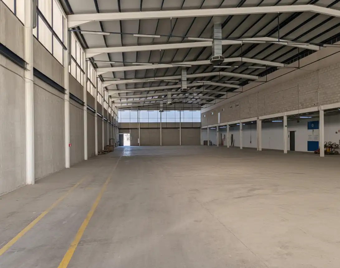 Nave industrielle avec ascenseur à louer à Salteras