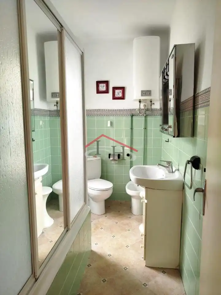 Bany de Pis en venda en León Capital  amb Calefacció i Terrassa