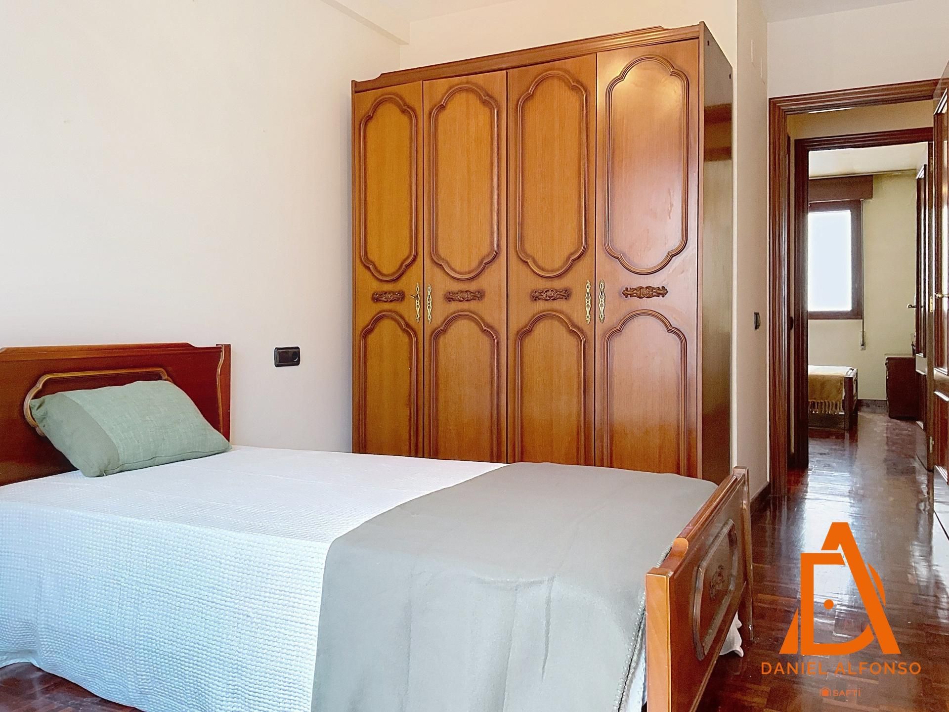 Flat for sale in Nuevos Roces