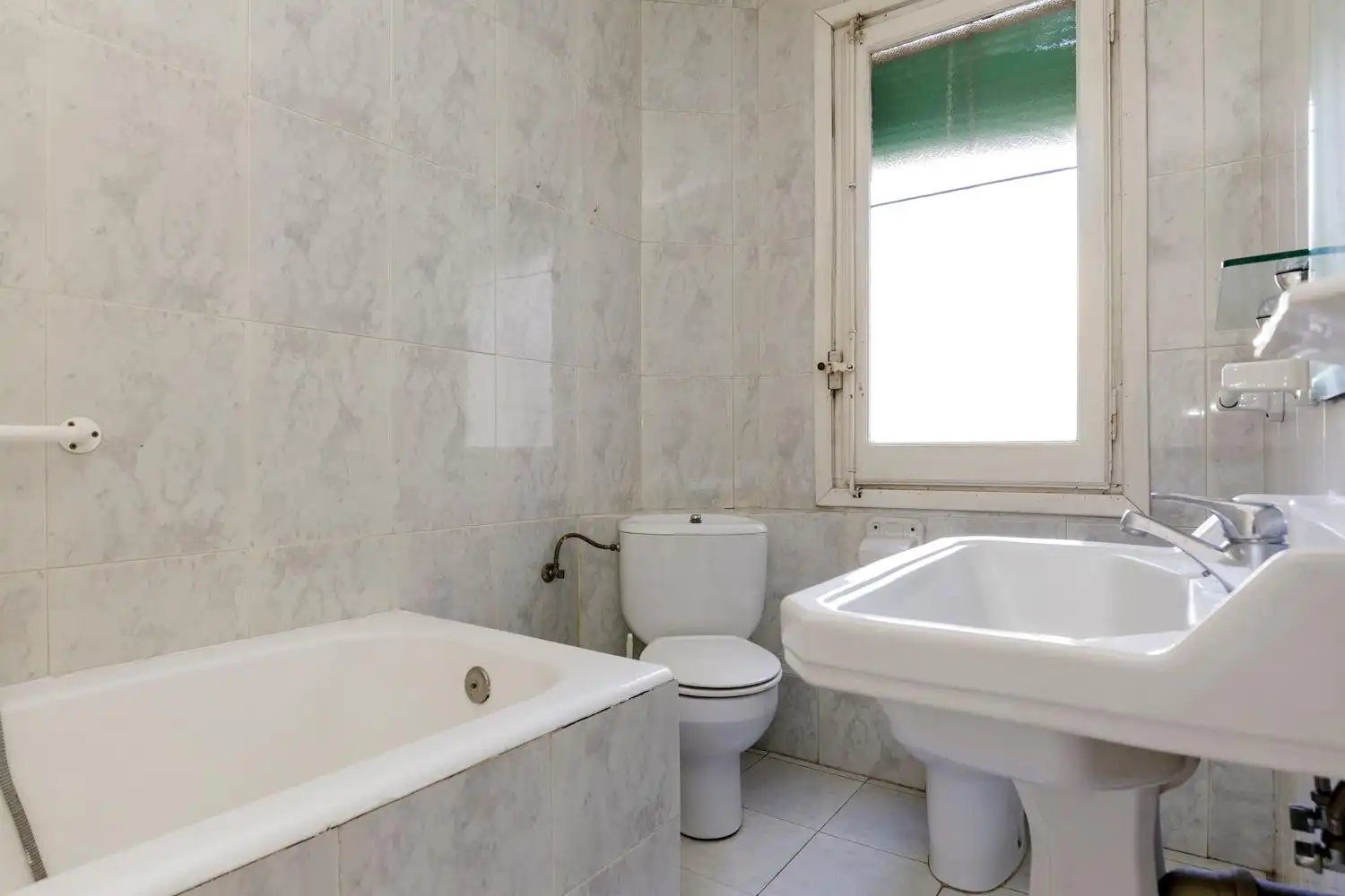 Baño de Piso en venta en Zaragoza con Calefacción, Trastero y Balcón