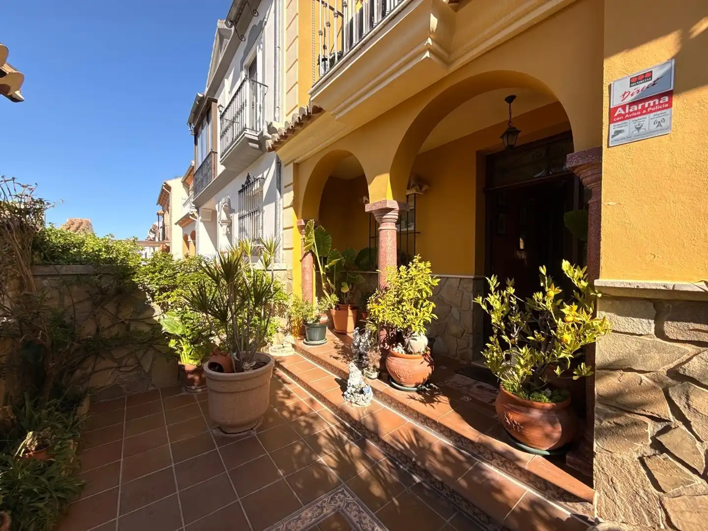 Vista exterior de Casa o xalet en venda en Antequera amb Aire condicionat, Jardí privat i Terrassa